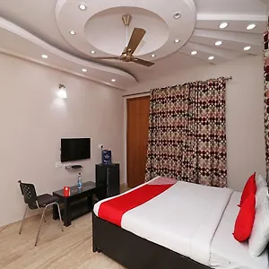 Guest house Oyo 13059 Ruby Residency, Gurgaon